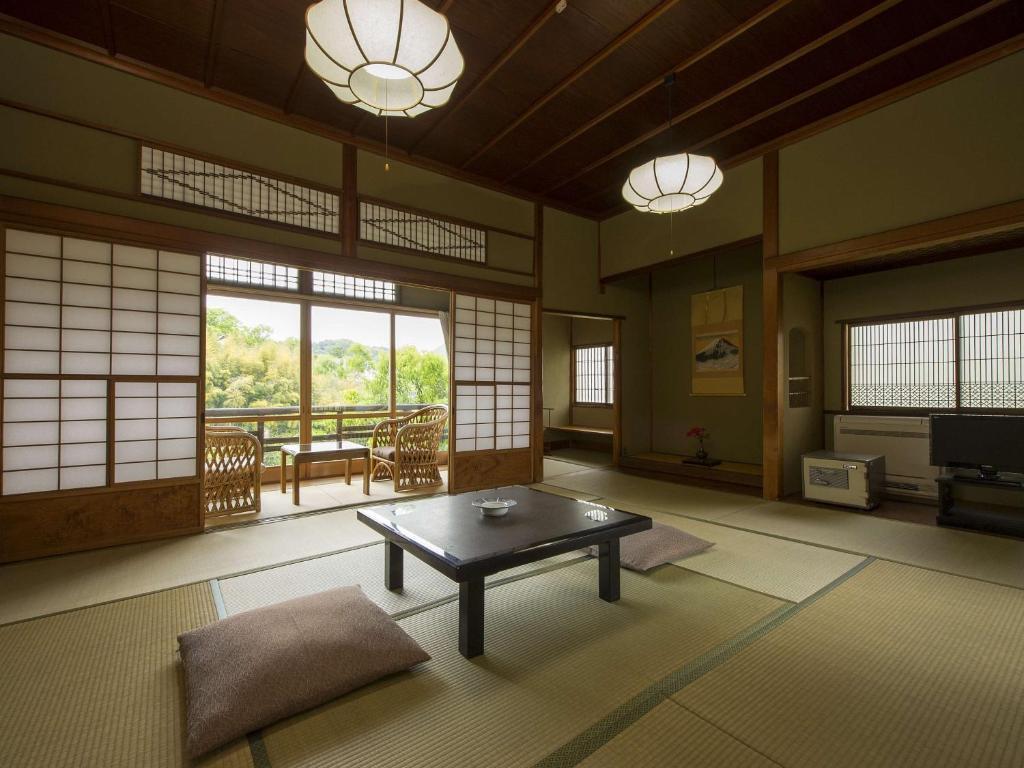Hotel Nanzanso Izunokuni Quarto foto